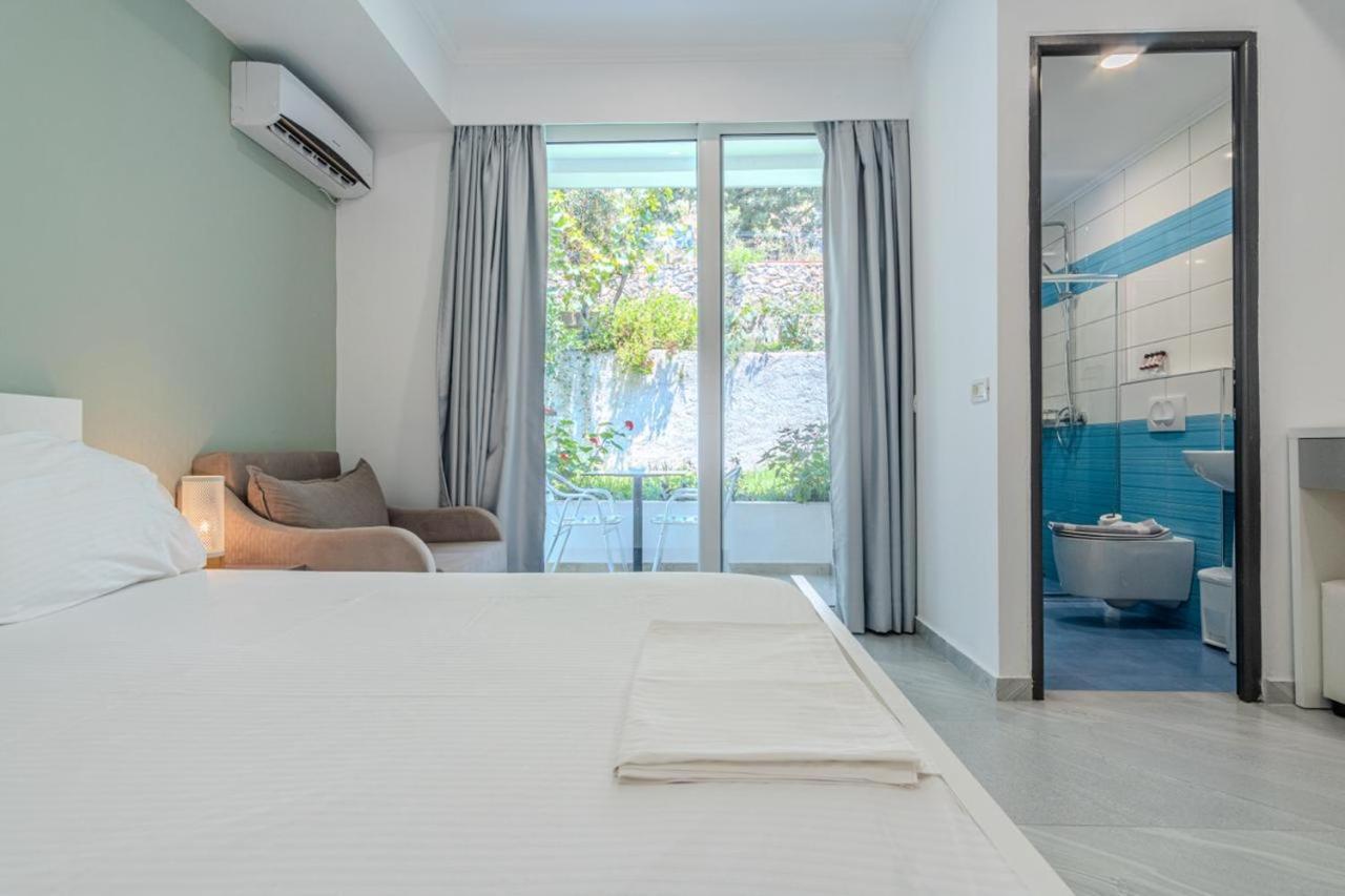 Aphrodite'S Garden Himare Bagian luar foto