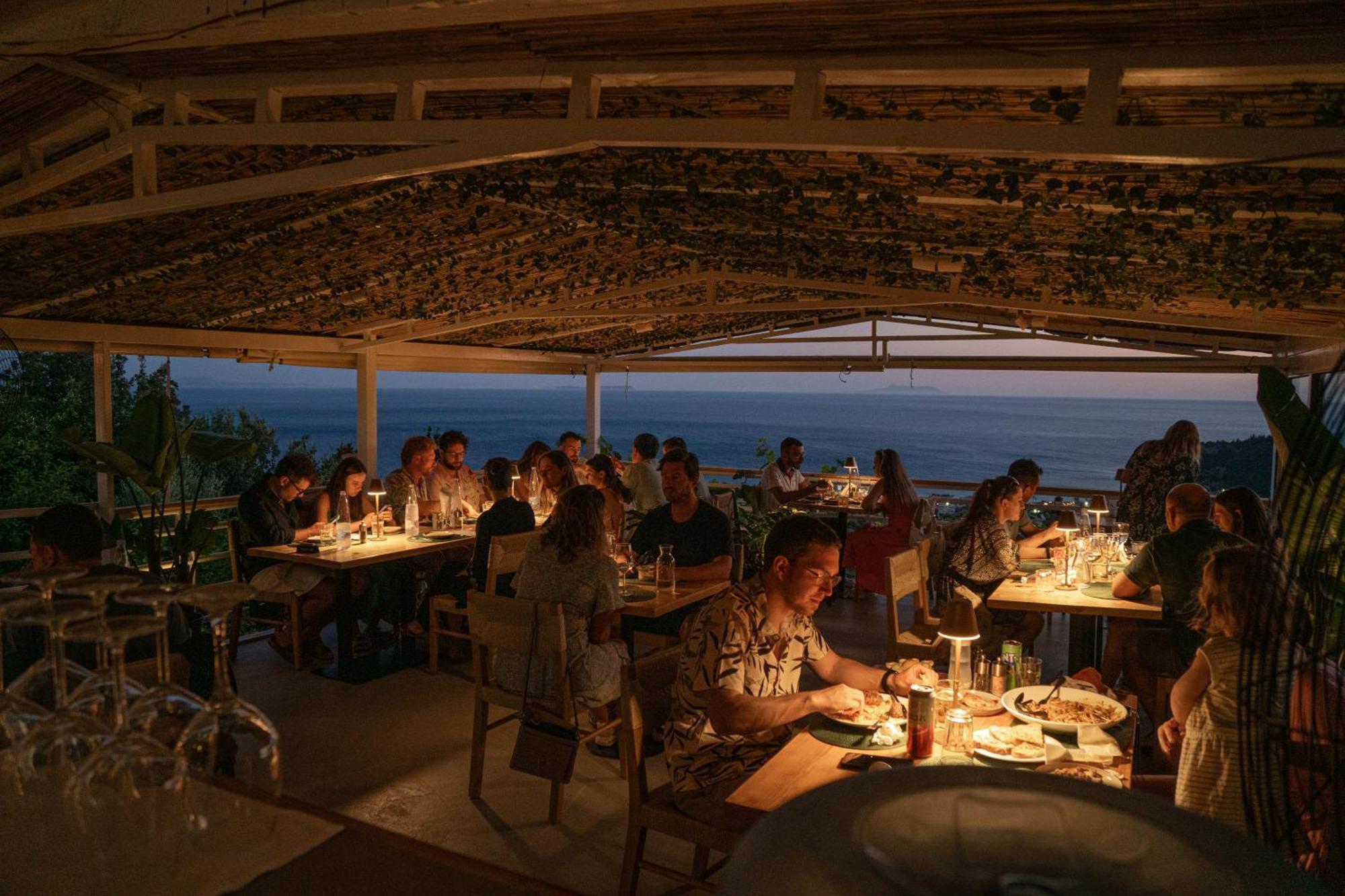 Aphrodite'S Garden Himare Bagian luar foto